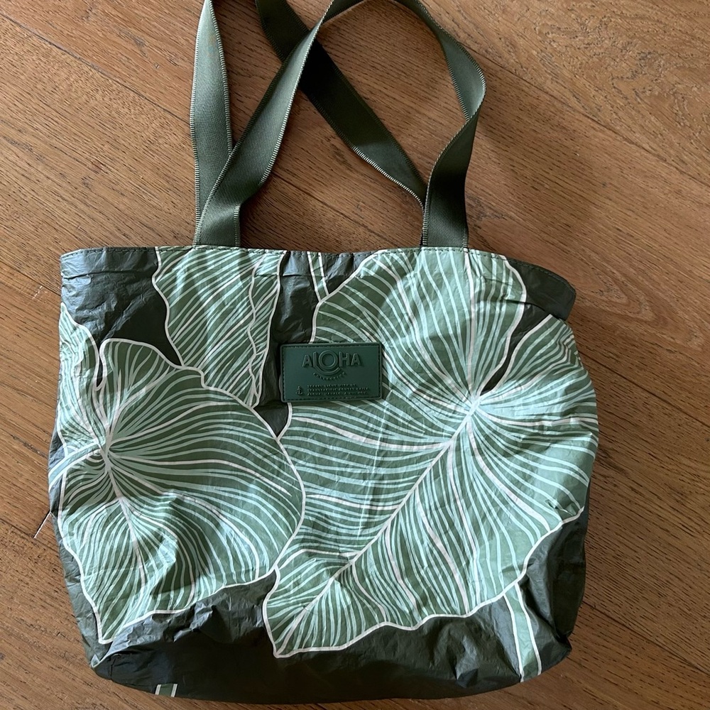 ALOHA Tropical Green Leaf DayTripper Tote